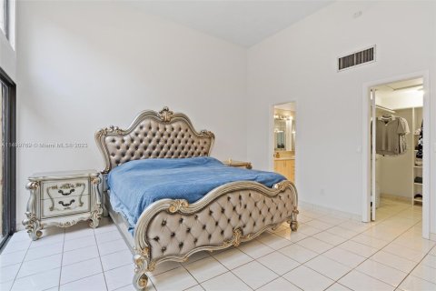 Townhouse in Hallandale Beach, Florida 2 bedrooms, 156.08 sq.m. № 886002 - photo 16