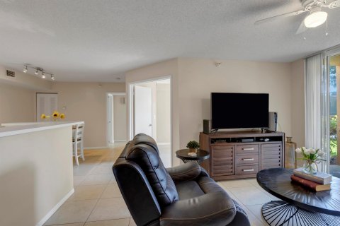 Condo in Hypoluxo, Florida, 2 bedrooms  № 1172110 - photo 18