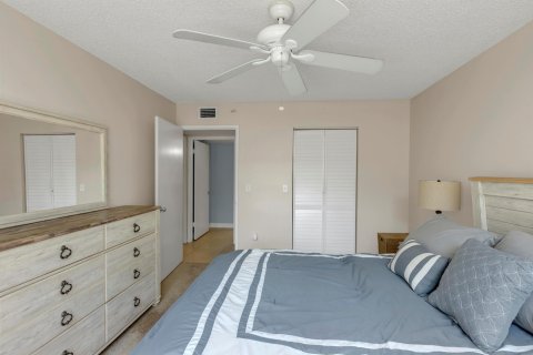 Condo in Hypoluxo, Florida, 2 bedrooms  № 1172110 - photo 26