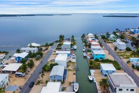 House in Big Pine Key, Florida 3 bedrooms, 120.4 sq.m. № 1374916 - photo 13