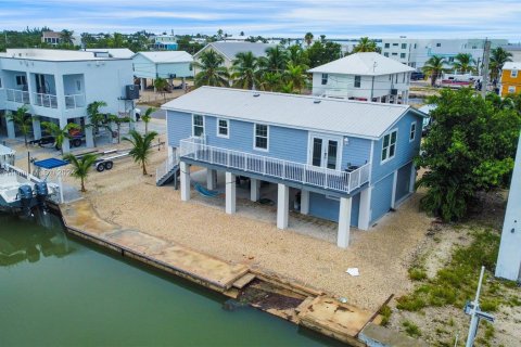 House in Big Pine Key, Florida 3 bedrooms, 120.4 sq.m. № 1374916 - photo 1