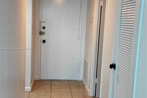 Condo in Aventura, Florida, 1 bedroom  № 1415356 - photo 4