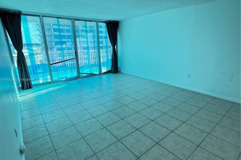 Condo in Aventura, Florida, 1 bedroom  № 1415356 - photo 15