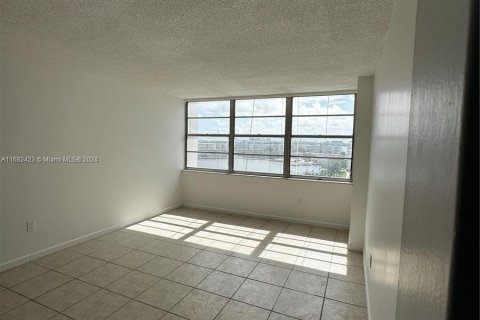 Condo in Aventura, Florida, 1 bedroom  № 1415356 - photo 26