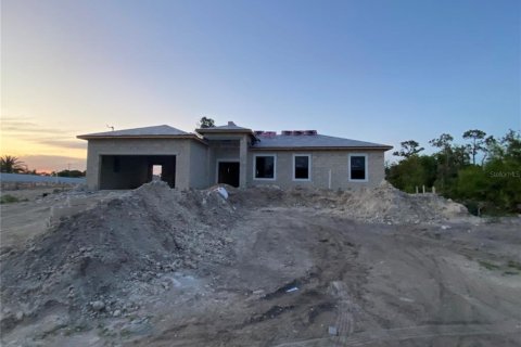 House in Lehigh Acres, Florida 4 bedrooms, 140.84 sq.m. № 1150576 - photo 8