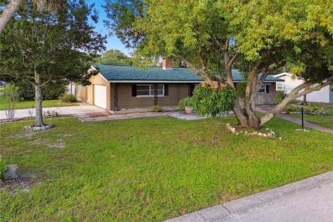 House in Clearwater, Florida 2 bedrooms, 117.99 sq.m. № 1393355 - photo 3