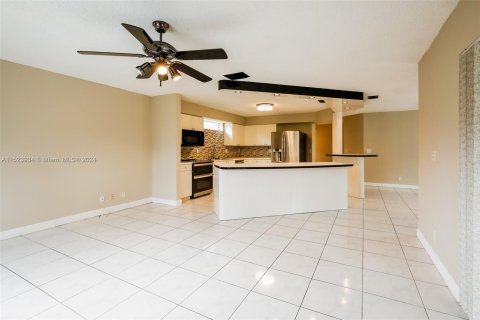 Villa ou maison à vendre à Coconut Creek, Floride: 3 chambres, 190.91 m2 № 980936 - photo 8