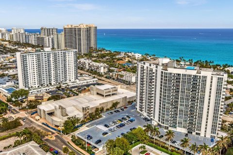 Condo in Fort Lauderdale, Florida, 2 bedrooms  № 989446 - photo 2