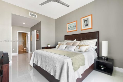 Condominio en venta en North Bay Village, Florida, 2 dormitorios, 130.99 m2 № 1120832 - foto 12