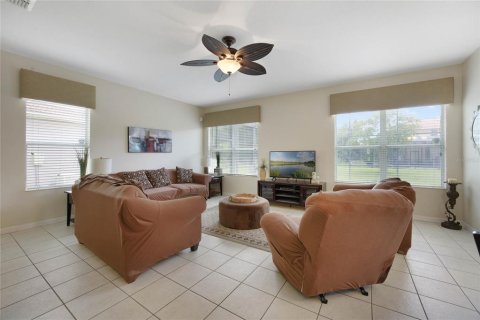 Villa ou maison à vendre à Kissimmee, Floride: 4 chambres, 191.47 m2 № 1341684 - photo 13