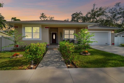 Villa ou maison à vendre à Tampa, Floride: 3 chambres, 178.74 m2 № 1341420 - photo 2