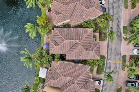 Villa ou maison à vendre à Aventura, Floride: 4 chambres, 201.51 m2 № 825094 - photo 6