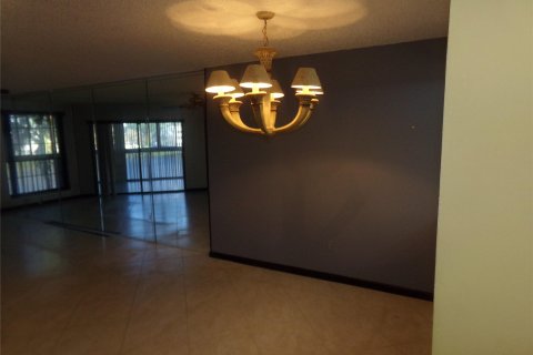 Condominio en venta en Tamarac, Florida, 2 dormitorios, 164.62 m2 № 913604 - foto 7