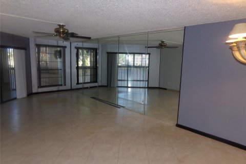 Condominio en venta en Tamarac, Florida, 2 dormitorios, 164.62 m2 № 913604 - foto 9