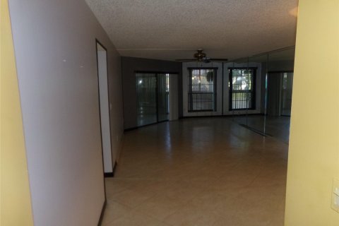 Condominio en venta en Tamarac, Florida, 2 dormitorios, 164.62 m2 № 913604 - foto 8