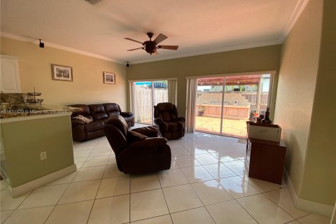 House in Miami Lakes, Florida 3 bedrooms, 145.21 sq.m. № 1294537 - photo 8