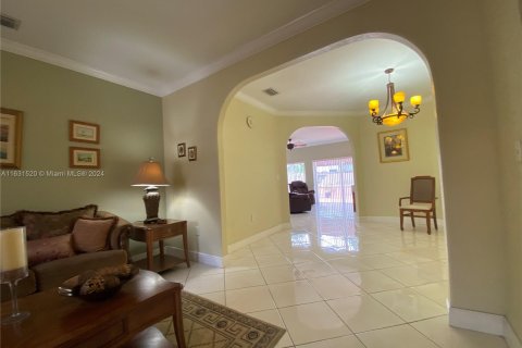 House in Miami Lakes, Florida 3 bedrooms, 145.21 sq.m. № 1294537 - photo 4