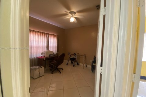 House in Miami Lakes, Florida 3 bedrooms, 145.21 sq.m. № 1294537 - photo 19