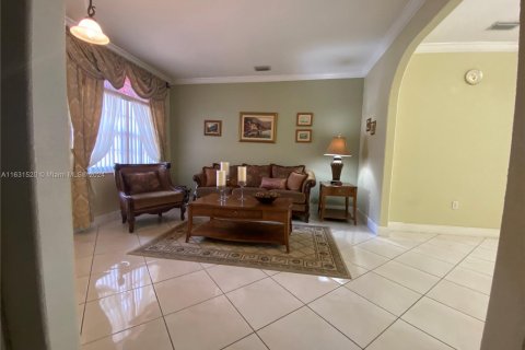 House in Miami Lakes, Florida 3 bedrooms, 145.21 sq.m. № 1294537 - photo 3