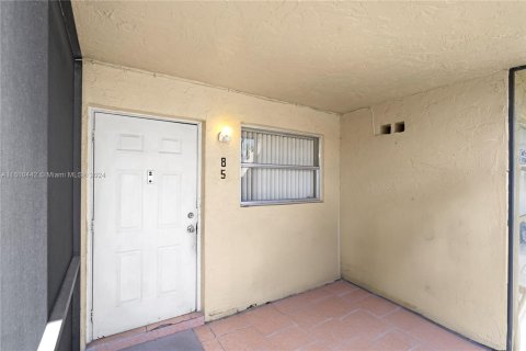 Condo in Miami, Florida, 2 bedrooms  № 1233104 - photo 2