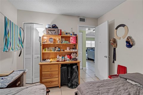 Condo in Miami, Florida, 2 bedrooms  № 1233104 - photo 11