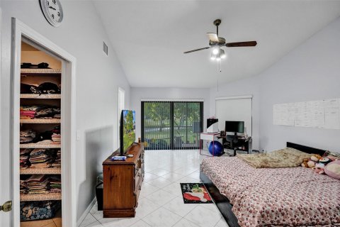 Купить виллу или дом в Корал-Спрингс, Флорида 4 спальни, 238.39м2, № 1186655 - фото 24