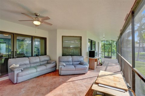 House in Coral Springs, Florida 4 bedrooms, 238.39 sq.m. № 1186655 - photo 8