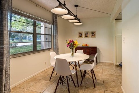 Condo in Coconut Creek, Florida, 2 bedrooms  № 858417 - photo 3