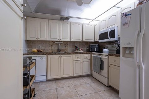 Condo in Coconut Creek, Florida, 2 bedrooms  № 858417 - photo 2