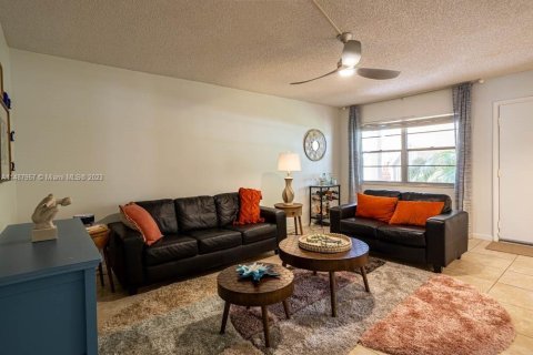 Condo in Coconut Creek, Florida, 2 bedrooms  № 858417 - photo 4