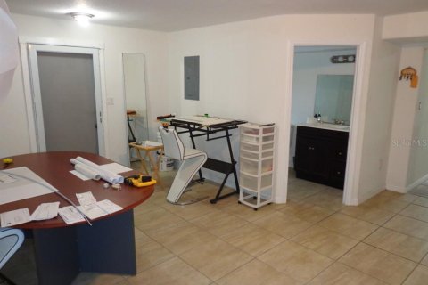 Propiedad comercial en venta en Port Richey, Florida, 365.11 m2 № 953027 - foto 8