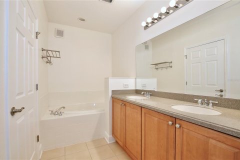 Condominio en venta en Orlando, Florida, 3 dormitorios, 188.59 m2 № 909126 - foto 12