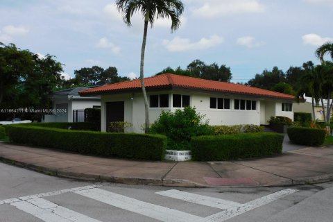 Villa ou maison à vendre à Coral Gables, Floride: 2 chambres, 118.17 m2 № 1375902 - photo 7