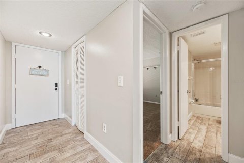 Condo in Port Richey, Florida, 2 bedrooms  № 1274730 - photo 7