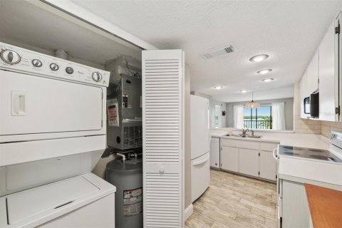 Condo in Port Richey, Florida, 2 bedrooms  № 1274730 - photo 13