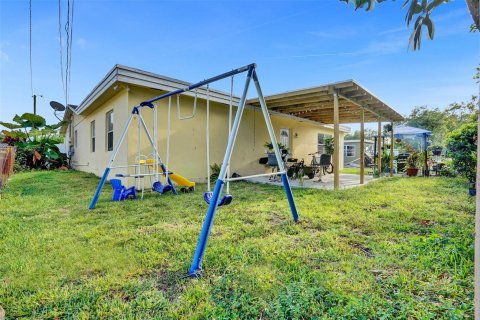 House in Lauderhill, Florida 6 bedrooms, 191.75 sq.m. № 1179828 - photo 7