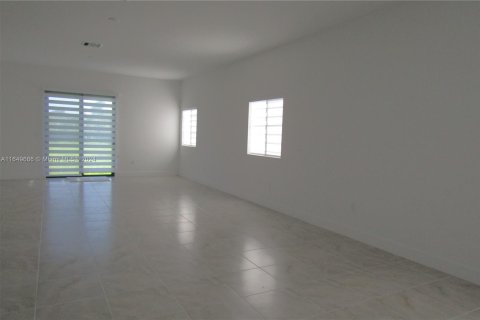 Villa ou maison à louer à Miami, Floride: 4 chambres, 240.25 m2 № 1332755 - photo 4