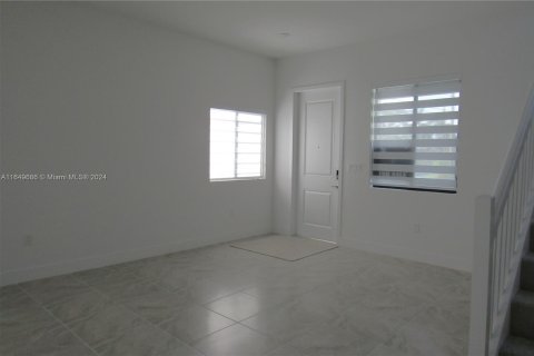 Villa ou maison à louer à Miami, Floride: 4 chambres, 240.25 m2 № 1332755 - photo 3