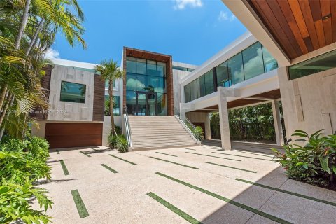 House in Miami, Florida 5 bedrooms, 761.8 sq.m. № 1096009 - photo 3