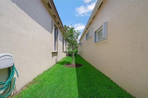 Villa ou maison à vendre à Coral Springs, Floride: 4 chambres, 205.87 m2 № 1207747 - photo 15