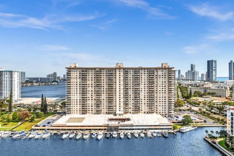 Condo in Sunny Isles Beach, Florida, 1 bedroom  № 1207837 - photo 2