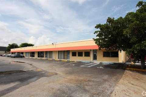 Commercial property in Lauderhill, Florida № 269550 - photo 5