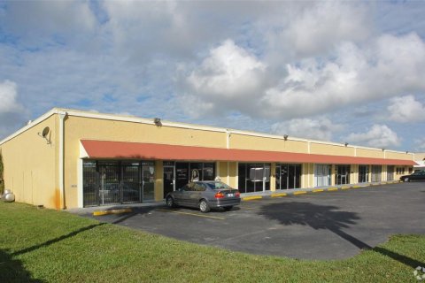 Commercial property in Lauderhill, Florida № 269550 - photo 3