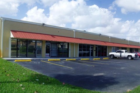 Commercial property in Lauderhill, Florida № 269550 - photo 2
