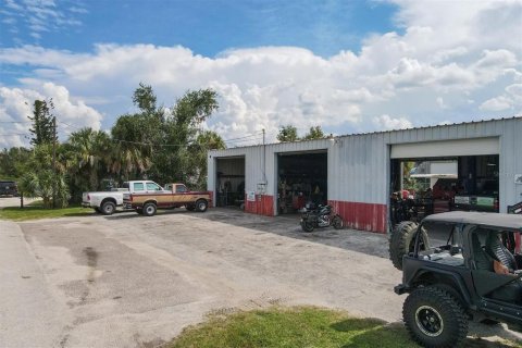 Commercial property in Punta Gorda, Florida 278.71 sq.m. № 733630 - photo 13