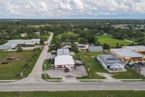 Immobilier commercial à vendre à Punta Gorda, Floride: 278.71 m2 № 733630 - photo 2