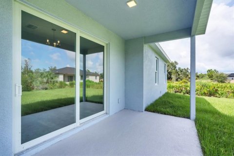 House in Port Charlotte, Florida 3 bedrooms, 183.02 sq.m. № 565236 - photo 27