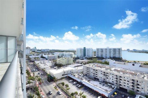 Condo in Miami Beach, Florida, 1 bedroom  № 1309795 - photo 15