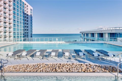 Condo in Miami Beach, Florida, 1 bedroom  № 1309795 - photo 19