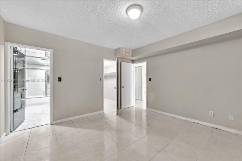 Copropriété à vendre à Miami Beach, Floride: 2 chambres, 91.04 m2 № 1309797 - photo 23